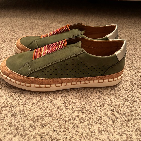 Spunky, Snazzy, Fun Shoes!! - Picture 2 of 5